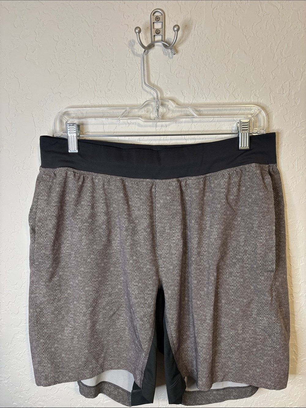 Lululemon T.H.E. Short linerless 7” - Picture 2 of 9